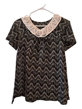 White Stag Black and White Patterned Short Sleeve Blouse with Crochet Collar M
